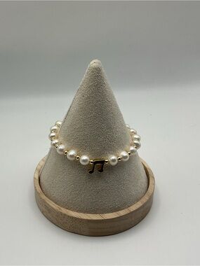 Pearl and Gold Musical Note Bracelet - White/Gold